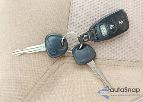 2010 Hyundai Elantra Gls from USA, damaged, VIN KMHDU4AD5AU081355